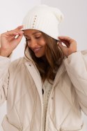 Czapka Damska Model JK-CZ-13-1.20 Ecru - Rue Paris Czapka Damska Model JK-CZ-13-1.20 Ecru - Rue Paris