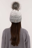 Czapka Model JK-CZ-52.31 Grey - Rue Paris Czapka Model JK-CZ-52.31 Grey - Rue Paris
