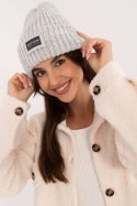 Czapka Model JK-CZ-51.18 Grey - Rue Paris Czapka Model JK-CZ-51.18 Grey - Rue Paris