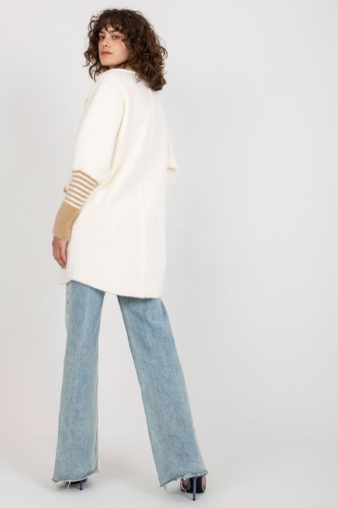 Płaszcz Damski Model MBM-PL-2001.95P Ecru - MBM Płaszcz Damski Model MBM-PL-2001.95P Ecru - MBM