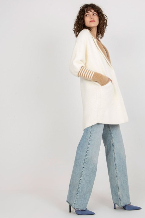 Płaszcz Damski Model MBM-PL-2001.95P Ecru - MBM Płaszcz Damski Model MBM-PL-2001.95P Ecru - MBM