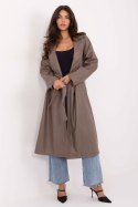 Płaszcz Damski Model IT-PL-A8393.81 Dark Beige - Rue Paris Płaszcz Damski Model IT-PL-A8393.81 Dark Beige - Rue Paris
