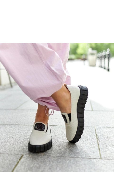 Beżowe półbuty na masywnej podeszwie Teska - Solea Beżowe półbuty na masywnej podeszwie Teska - Solea