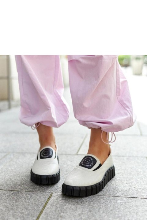 Beżowe półbuty na masywnej podeszwie Teska - Solea Beżowe półbuty na masywnej podeszwie Teska - Solea