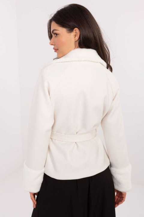 Płaszcz Damski Model IT-KR-4608.05P Ecru - Rue Paris Płaszcz Damski Model IT-KR-4608.05P Ecru - Rue Paris