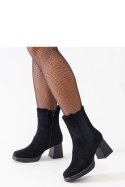 Czarne botki z kwadratowym noskiem na słupku eko-zamsz Hesca - Solea Czarne botki z kwadratowym noskiem na słupku eko-zamsz Hesca - Solea