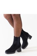 Czarne botki z kwadratowym noskiem na słupku eko-zamsz Hesca - Solea Czarne botki z kwadratowym noskiem na słupku eko-zamsz Hesca - Solea
