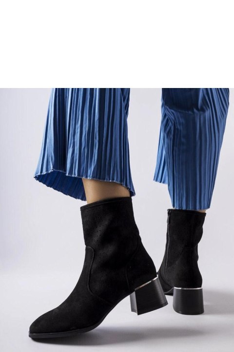 Czarne botki z perforowaną cholewką Cavallo - Solea Czarne botki z perforowaną cholewką Cavallo - Solea