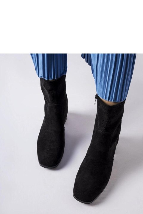 Czarne botki z perforowaną cholewką Cavallo - Solea Czarne botki z perforowaną cholewką Cavallo - Solea