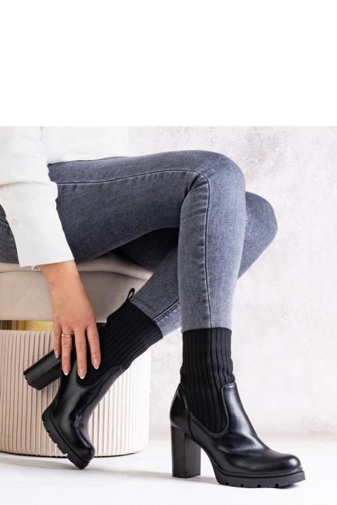 Czarne botki na słupku z eko skóry Asera - Solea Czarne botki na słupku z eko skóry Asera - Solea